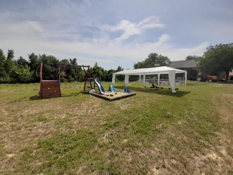 Villa Gosp. Agroturystyczne Stary Gaj à Zerkowice Extérieur photo
